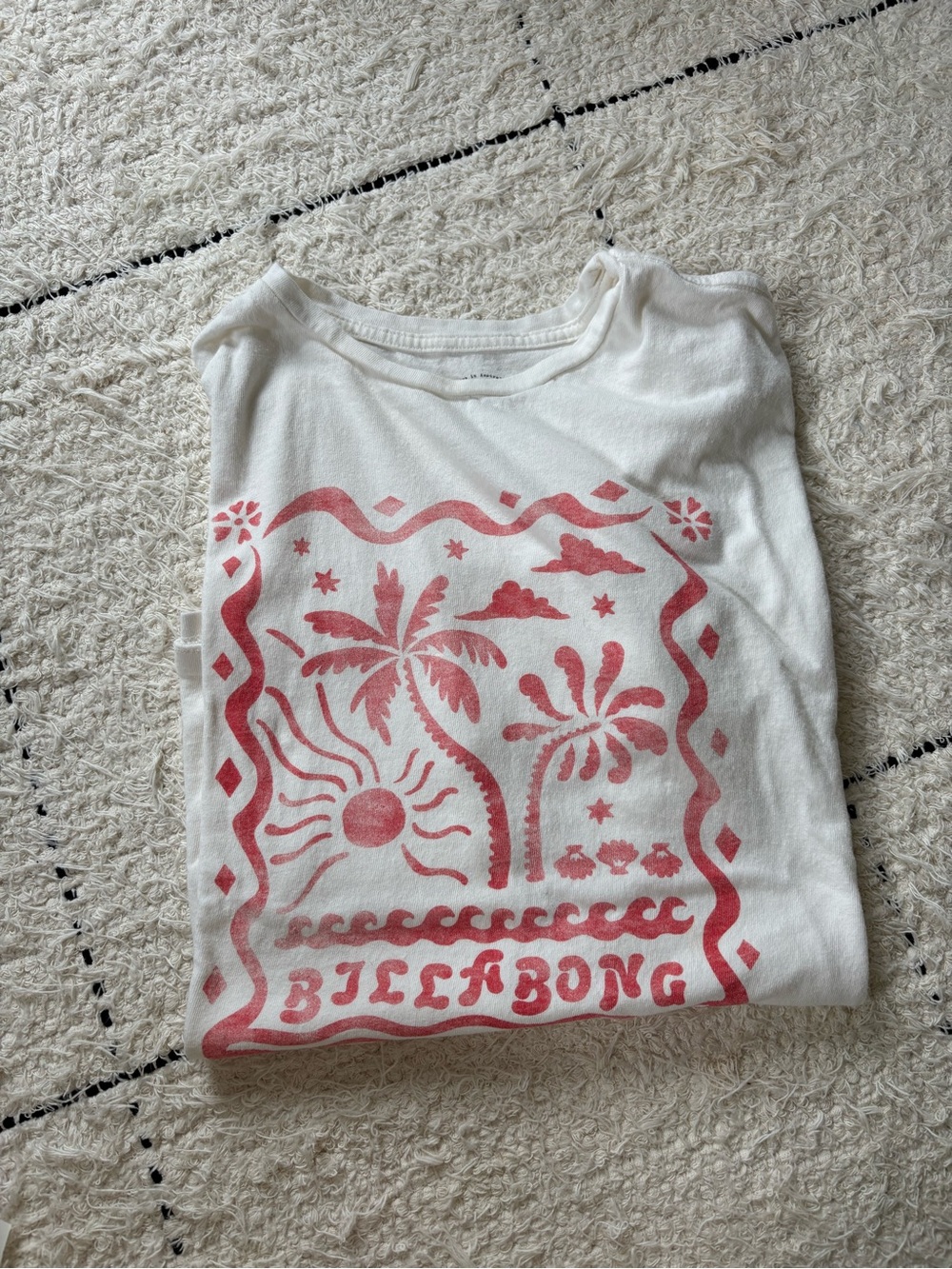 Billabong White Oversized Tee with Red Graphic - Picture 3 of 4